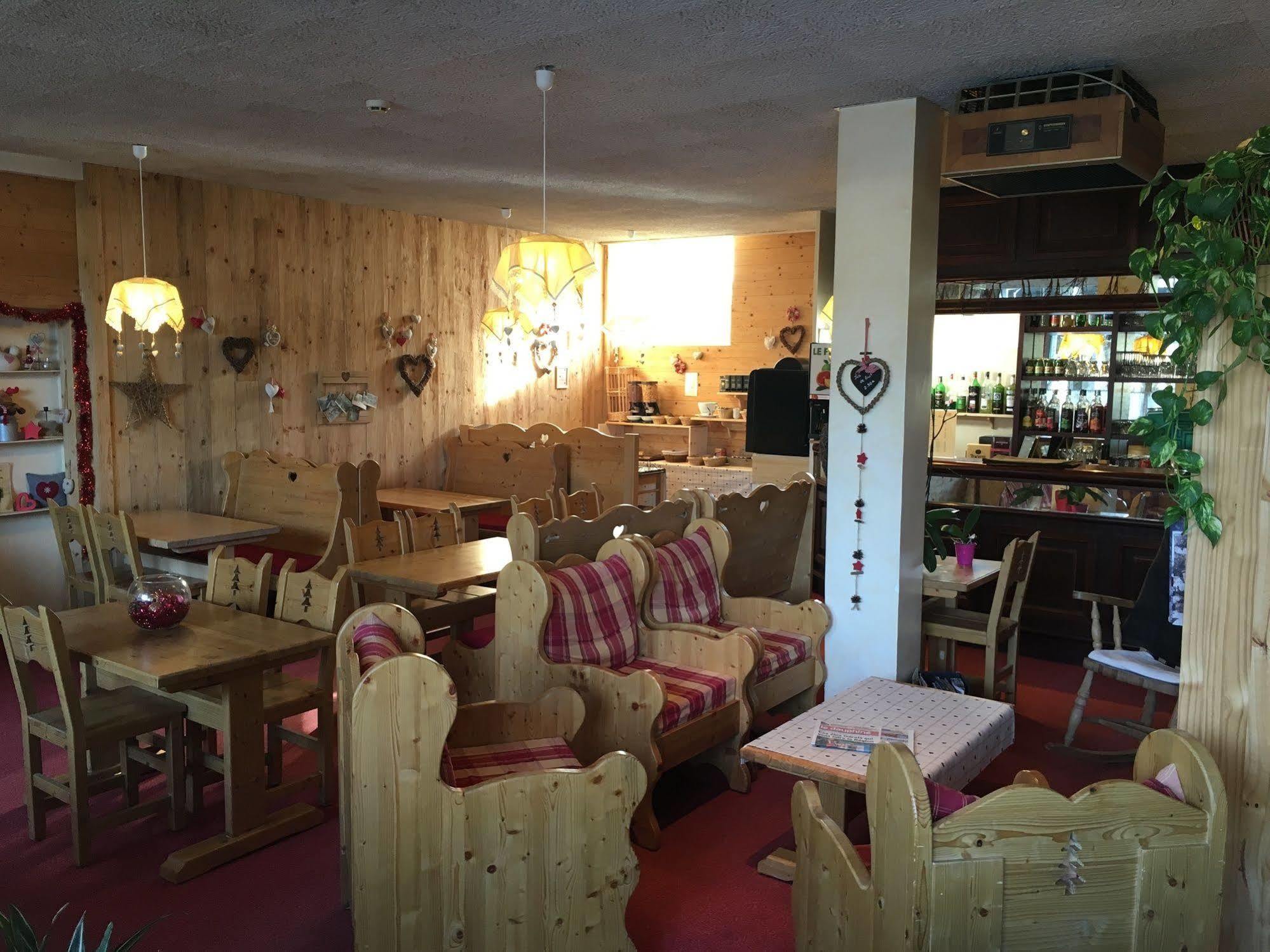 海豚酒店 维拉尔-德朗 外观 照片